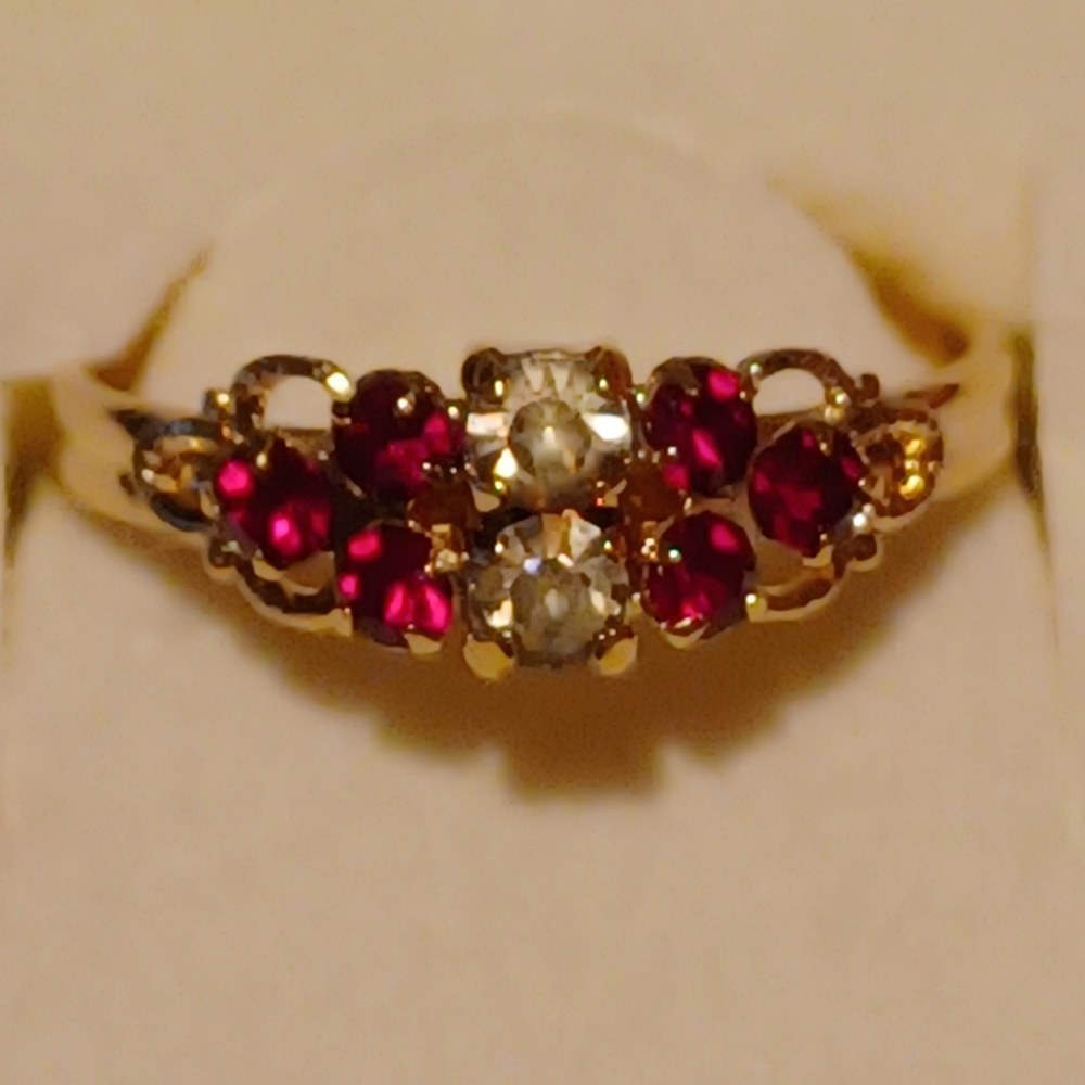 Sarah Coventry Goldtone Ring with Red and White Glass Gemstones, Adjustable Band